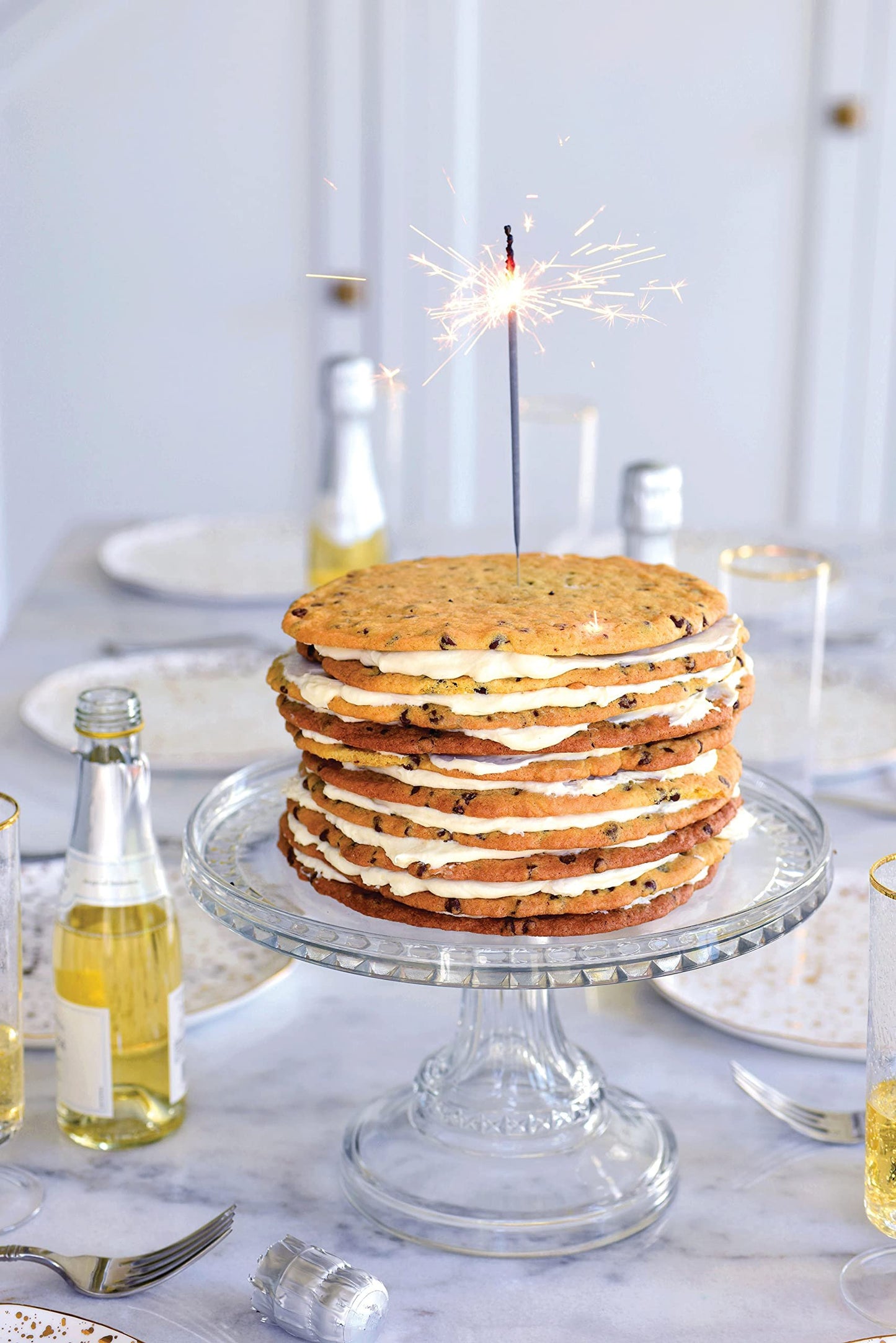 The Chocolate Chip Cookie Book: Classic, Creative, and Must-Try Recipes for Every Kitchen